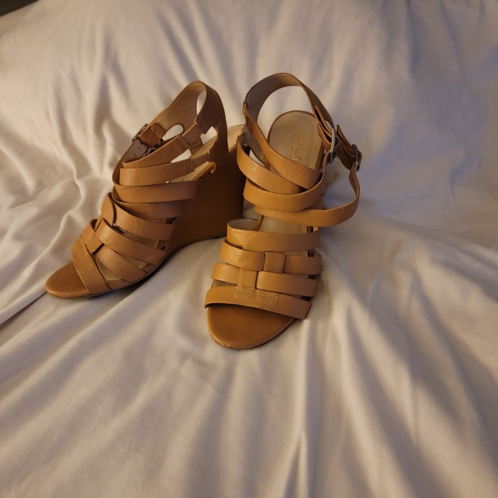 Sandal wedges size 7 1/2